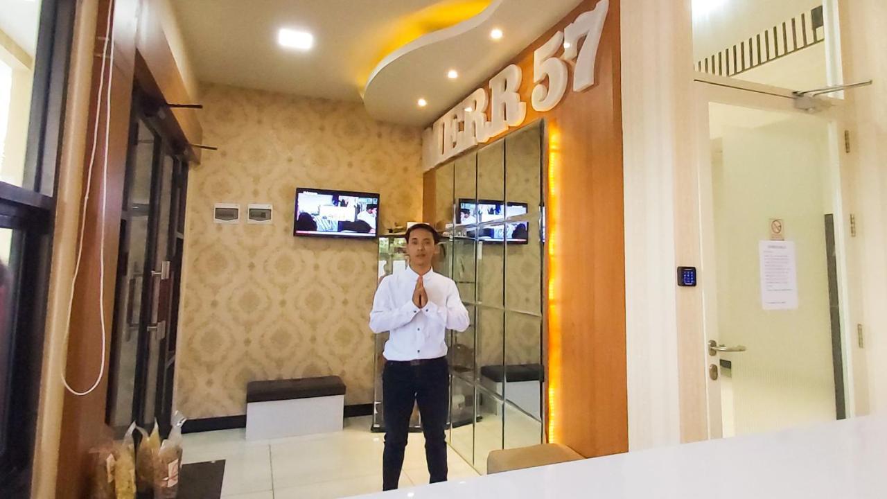Merr 57 Surabaya Exterior foto