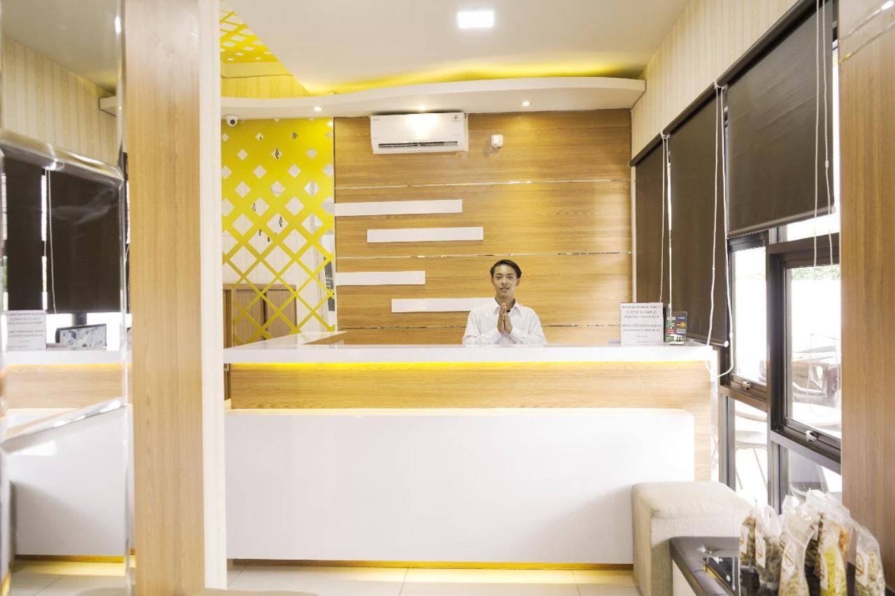 Merr 57 Surabaya Exterior foto